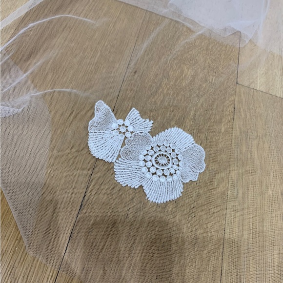 Grace Loves Lace: Star Gown
Bust:32A
Detachable draped tulle armbands - Picture 13 of 15